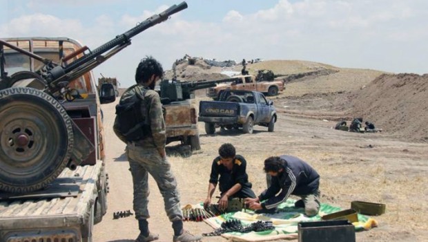 Redazione di Operai Contro, gli USA bombardano, i Francesi bombardano, i Russi bombardano L’ISIS  avanza per conquistare la seconda citta della Siria I bombardamenti servono solo a fare stragi di civili La guerra mondiale è realtà Guerra alla guerra dei padroni Un lettore