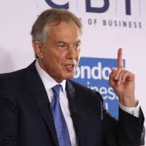 Redazione di  Operai Contro, per anni la guerra contro l’Iraq è stata fatta passare come lotta contro le armi di Saddam. Non era vero i padroni USA volevano impadronirsi del petrolio Irakeno. Vi invio un articolo un lettore Quando la stampa ed i vignettisti britannici descrivevano Tony Blair come ” Bush poodle” (il barboncino di Bush), non sbagliavano. l’ex premier laburista era così pronto ad obbedire all’ex presidente americano (c’era ” un patto di sangue” tra i due) da essersi dichiarato pronto ad inviare le truppe di Sua Maestà in Iraq per abbattere Saddam Hussein già un anno primo […]