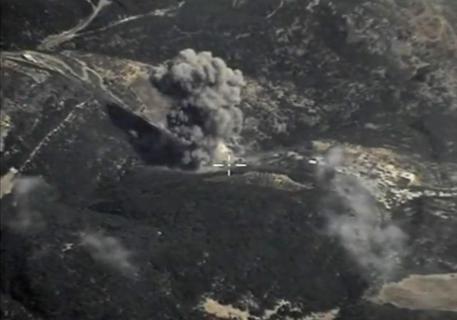 Redazione di Operai Contro, Gli Stati Uniti e la Russia stanno preparando un documento per la cooperazione delle loro forze aeree. Gli assassini USA e Russi bombarderanno insieme in Siria USA e Russi bombarderanno per difendere il dittatore Assad USA e Russi continueranno ad usare per le azioni militari a terra i mercenari I Russi stanno già iniziando a reclutare mercenari “volontari” Gli imbecilli reazionari che parteggiavano per i Russi sono serviti Guerra alla guerra dei padroni, morte ai dittatori e a chi li sostiene Un lettore