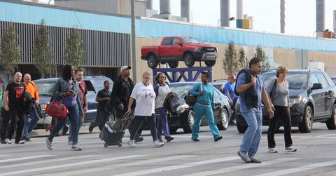 Redazione di Operai Contro, Vi alleghiamo la traduzione di un articolo di By Shannon Jones apparso sul  World Socialist Web Site  https://www.wsws.org/en/articles/2015/10/21/auto-o21.html inerente lo svolgimento del referendum  operaio sull’accordo fra la struttura sindacale UAW e Fiat Chrysler negli Stati Uniti. La sezione operaia ci tiene a sottolineare che : 1 – C’e’ una forte analogia con quanto avvenuto in Italia in questi anni, con le manovre ricattatorie messe in atto dalla proprietà Fiat-FCA con l’ausilio dei dirigenti UAW, CONTRO GLI OPERAI E I LORO INTERESSI.; 2 – Non ci facciamo impressionare da questi risultati perchè sappiamo bene che i […]