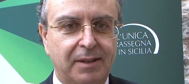 Redazione, la musica è una sola: mazzette Più facile il politico e  l’amministratore che non è ancora inquisito che fare l’elenco degli inquisiti In ogni caso rassicuriamo i padroni, i politici e gli amministratori,la magistratura li assolverà Questione di tempo Un lettore La polizia di Palermo ha eseguito un’ordinanza di custodia cautelare a carico di tre funzionari pubblici accusati di concussione. Ai domiciliari tra gli altri il presidente di Rfi, Dario Lo Bosco. Sono accusati di avere intascato mazzette in relazione ad appalti pubblici. In particolare due avrebbero preso da un imprenditore agrigentino tangenti per evitare intoppi nello svolgimento […]