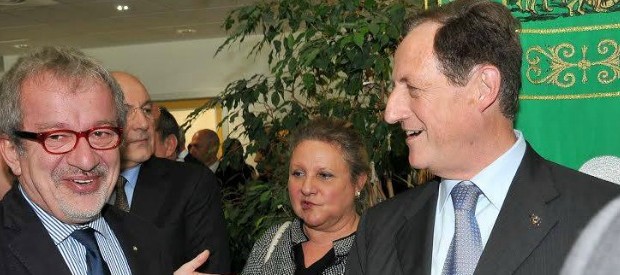 Redazione di Operai Contro, I leghisti Maroni e Salvini non le smettono di pubblicizzare l’efficenza della sanità in Lombardia Certo in Lombardia sono dei ladri efficienti. Ladri a Roma, ladri a Milano, sono tutti ladri Vi invio un articolo Un bergamasco Questa mattina era atteso all’apertura della Giornata della trasparenza organizzata dalla Regione Lombardia. Come annunciato ieri da una nota, avrebbe dovuto aprire i lavori per una serie di incontri sul rapporto tra trasparenza e pubblica amministrazione. Appuntamento saltato. Perché Mario Mantovani, vicepresidente ed ex assessore alla Salute della Regione Lombardia è stato arrestato all’alba nell’ambito di un’inchiesta della Procura […]