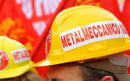 Redazione operai contro, Pochi giorni fa è stata pubblicata su codesto giornale telematico una domanda posta da un operaio metalmeccanico con la quale chiedeva informazioni a riguardo il contratto dei metalmeccanici. Sono un lavoratore iscritto alla Fim-Cisl, vorrei far presente i contenuti delle richieste del mio sindacato Fim in collaborazione con il sindacato Uilm. Il rinnovo del contratto nazionale dei metalmeccanici è caratterizzato dalle richieste delle piattaforme presentate dai sindacati ai padroni delle industrie meccaniche aderenti a Federmeccanica. Faccio presente che la piattaforma rivendicativa dei sindacati metalmeccanici della Cisl e Uil è stata sottoposta e approvata dai lavoratori, con […]