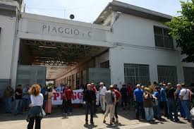 Il Foglio Bianco   Posted: 27 Apr 2016 04:26 AM PDT Mercoledì e giovedì scorso sono avvenuti due incontri con i responsabili del personale della Piaggio: il primo su ferie/permessi, il secondo sui tempi di lavoro. Sulle ferie la nostra posizione è stata che in assenza di CIG o Solidarietà, non ci sono ragioni per fermate produttive collettive utilizzando ferie o par; l’unico punto su cui abbiamo mostrato disponibilità, fermo restando le 3 settimane di ferie ad agosto, è che si possa stabilire un periodo entro cui si dovranno utilizzare i giorni di ferie residui, che dovranno restare nella […]