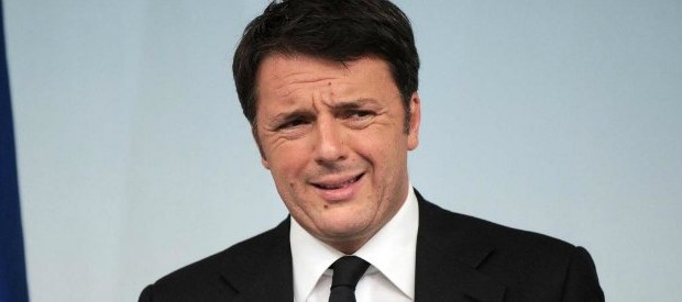 Redazione di Operai Contro, Renzi ha paura di perdere consensi per la sua politica palesemente dalla parte dei padroni o magari per l’entrata in politica di nuovi soggetti. Della compravendita di voti ne abbiamo parlato poco tempo fa elencando di fatto le azioni più significative in tal senso. In questi giorni il primo ministro ha voluto aggiungere un altro impietoso capitolo a questa situazione.  Ha promesso infatti 500€ ai neo-maggiorenni. Una chiaro modo di acquistare i giovani che per la prima volta saranno chiamati alle urne. Tanto poi a Renzi cosa importa, i soldi per i suoi giochetti politici […]