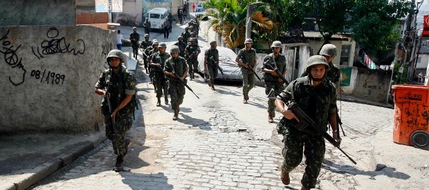 Redazione di Operai Contro, i governi dei padroni puntano sugli eventi per uscire dalla crisi In Italia abbiamo avuto Expo 2015 poi il Giubileo In Italia in nome dell’Expo 2015 hanno stroncato scioperi e proteste Per il Giubileo sarà anche peggio Il Brasile punta sulle Olimpiadi 2016 Vi nvio un aticolo del fatto quotidiano Un lettore Ventiquattro pagine in lingua inglese scritte a Ginevra, presentate con qualche lancio di agenzia internazionale. Tanto è bastato perché il mondo scoprisse una triste realtà raccontata da anni in un’altra lingua (il portoghese) e in un altro luogo (il Brasile). Un grido che […]