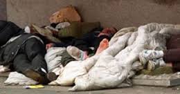 Caro Direttore, il sindaco di Brescia e gli assessori non si degnano di ricevere i senzatetto, mandano i vigili per controllarli come mafiosi in libertà vigilata. Segnalo questo articolo da BresciaToday. Saluti da Ghedi BRESCIA. Hanno paura di finire di nuovo in mezzo alla strada e di restare tagliati fuori dall’Emergenza Freddo, dopo avere occupato, nei mesi estivi, il dormitorio di via Villa Glori. Lo scorso 21 aprile erano in 12, adesso sono rimasti in 10, perché due di loro hanno trovato una sistemazione. Da mesi cercano di farsi ricevere dai piani alti della Loggia, per raccontare le loro […]