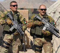 Caro Operai Contro, il ministro della Difesa, del governo dei padroni italiani, Roberta Pinotti 10 mesi fa, annunciava in Parlamento il ritiro del contingente italiano dall’Afghanistan entro la fine del 2015: “Alla fine di ottobre 2015 terminerà la nostra presenza nell’area di Herat e rientrerà gran parte del contingente. A fine anno rimarranno in Afghanistan, nell’area della capitale, circa 70 nostri militari”. Invece sul fronte afgano ci sono ancora 800 soldati italiani, forze speciali ed elicotteri da combattimento, e ieri il ministro, dopo il vertice Nato a Bruxelles, ha preannunciato che “l’Italia valuterà se mantenere la propria missione in […]