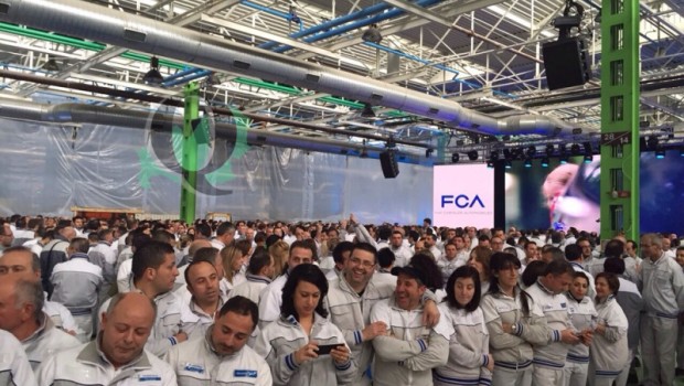 Siamo completamente con i delegati e i lavoratori che sostengono lo sciopero alla Fiat di Termoli. Siamo delegati  in Piaggio (5 su 9 fiom) e in Continental (2 su 10 fiom). Non abbiamo alcun dubbio a schierarci con i delegati che hanno dimostrato la loro responsabilità e il loro coraggio dichiarando lo sciopero contro i sabati a straordinario, come non abbiamo dubbi a dire che ai lavoratori non servono certi dirigenti sindacali. Un segretario provinciale della FIOM che sente il bisogno di scrivere una lettera, non per dare il suo contributo allo sciopero, ma per cercare di screditarlo, portando […]