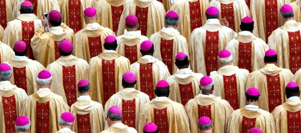 Redazione di Operai Contro, oggi si apre a Roma il processo contro la Mafia di Roma Capitale. Sappiamo come andrà a finire. Forse saranno condannati dei poesci piccoli, ma padroni e politici saranno assolti. Ma a Roma c’è un organizzazione di delinquenti ancora più potente: La mafia del vaticano Vi invio un articolo Un  osservatore Senza soldi non si diventa santi. È stato tre lustri fa, che con il suo L’ora di religione, Sergio Castellitto protagonista, Marco Bellocchio denudò crudelmente il commercio vaticano sulle canonizzazioni, raccontando la storia di una famiglia romana decaduta che cerca di risollevarsi economicamente investendo […]