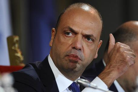 Redazione di Operai Contro, il signor Alfano ha affermato: “Abbiamo in Italia quattro moschee e oltre 800 luoghi di culto musulmano. Chiuderemo i luoghi abusivi e irregolari ma non per impedire il culto, ma perché il culto avvenga in luoghi che siano in regola dal punto di vista di tutte le autorizzazioni previste dalle nostre leggi”. Come mai Alfano vuol chiudere le moschee? Alfano darà ai Mussulmani luoghi di culto in regola dal punto di vista di tutte le autorizzazioni previste? Alfano ha verificato che i luoghi di culto cattolici sono in regola con le leggi ? Come mai […]