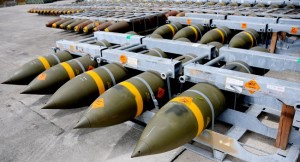 Caro Operai Contro, il senatore cagliaritano M5s Roberto Cotti, ribatte alle affermazioni che il ministro della Difesa Roberta Pinotti, ha rilasciato a Repubblica Tv. Affermazioni con le quali la Pinotti, sostiene che “l’invio di bombe all’Arabia Saudita da parte della Rwm Italia s.p.a di Ghedi e Domusnovas è regolare”. Ti mando un estratto da SARDINIApost. Saluti dalla Sardegna   Una questione geografica. “Inoltre – ha precisato la Pinotti nel corso dell’intervista – non si tratta di armamenti italiani, ma di una ditta americana che utilizza un subcontratto con una ditta tedesca”. “Pinotti mente sapendo di mentire – sostiene il […]