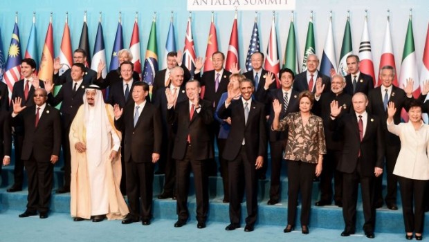 Caro Operai Contro, i guardiani dell’Ortodossia Occidentale, non tollerano che si attribuiscano all’Occidente, le responsabilità che hanno prodotto il terrorismo, che dal medio Oriente è arrivato ad agire anche in Occidente. Dopo i fatti di Parigi, Aldo Grasso e Danilo Taino, dalle pagine del Corriere se la prendono, il primo con la cantante Fiorella Mannoia, il secondo con lo scrittore francese Thomas Piketty. Si arrabbiano perché a dir loro, sarebbe sbagliato dare la colpa all’Occidente. Eppure l’Occidente ha sempre fomentato e armato guerre in quell’area, in combutta dei fantocci governi locali. Poi c’è la lezioncina rivolta a Piketty, per […]