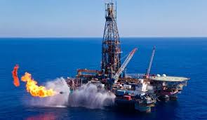 Redazione, Al di là del tenore dell’articolo sottostante, improntato a far passare un collaborazionismo tra ANP ed entità sionista mascherato da realpolitik, i fattori indicati rendono chiaro lo scenario della guerra per il controllo delle risorse energetiche in Palestina e tutt’attorno, dove si muovono altre nazioni dai connotati sempre più foschi, come la stessa Giordania di re Abdullah II, già protagonista dell’installazione dei sistemi di videosorveglianza permanente intorno alla Moschea di al-Aqsa, in accordo con l’entità sionista. Lo stesso Paese capace di sottoscrivere nell’ottobre 2014 un accordo con i sionisti del valore di 15 miliardi di dollari per l’esportazione […]