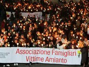 Redazione di Operai Contro, all’Isochimica c’è stata una strage di operai. Oggi doveva iniziare il processo ma è stato subito rinviato Vi chiedo di ripubblicare in articolo apparso su contro la cisi il 24 ottobre http://www.controlacrisi.org/notizia/Lavoro/2015/10/24/46027-isochimica-di-avellino-un-crimine-pari-a-quello-di-casale/ Si terrà il prossimo 10 novembre la nuova udienza preliminare del maxi processo sull’Isochimica di Avellino, appena cominciato. Tra gli operai (intervista a Carmine Di Sio) c’è un moderato ottimismo. Il pericolo della prescrizione, tuttavia, non è del tutto da scartare. E per scongiurarlo servono la mobilitazione e la pressione dell’opinione pubblica. Anche se non si è conquistata il clamore del caso Eternit, […]