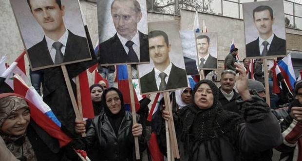 da http://www.rivistaeuropae.eu Il coinvolgimento della Russia nel conflitto siriano segna una importante svolta nella guerra civile che da oltre quattro anni imperversa nel paese mediorientale. Mosca e Damasco sono legate a doppio filo in una trama complessa, resa più fitta dagli interessi nazionali di entrambe e rinsaldatasi all’alba della guerra fredda e poi consolidatasi con l’avvento di Ba’th e della dinastia Assad. Breve anatomia dell’intervento russo L’invio di truppe e mezzi militari è stato giustificato dal Cremlino come una misura volta a contrastare la minaccia terroristica dello Stato Islamico in Siria ed è forte di mezzi blindati, carri armati, droni […]