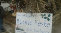 Redazione di Operai Contro, dovete scusarmi se vi mando questo scritto di Ferrara. Francesco mi ha talmente nauseato che non trovo di meglio Un pensionato di arezzo di Gianluca Ferrara | 23 dicembre 2015 Un paio d’anni fa a Viareggio il giorno di Natale portai mio figlio a vedere il presepe sito sull’incantevole lungomare. Giunto alla capanna rimasi senza fiato. Al fianco del bambinello era posto un cartello su cui – a caratteri cubitali – c’era scritto: “Sinceri auguri di buone feste dalla tua banca”. In altre parole il potere bancario sponsorizzava la nascita di Gesù. Già ipotizzare che […]