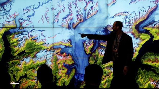 Redazione, a Parigi si sta svolgendo la conferenza sul clima. L’unico interesse dei padroni e dei loro rappresentanti è il profitto. In nome del profitto massacrano gli operai e le popolazioni del mondo. Al solito  sarà pubblicata una preghierina per prendere in giro gfli ambientalisti Un lettore Cronaca ANSA Il progetto di accordo conclusivo sul clima non sarà presentato stasera, come annunciato ieri, ma domani mattina. Lo ha detto il presidente della COP21, Laurent Fabius, parlando a BFM TV. “Presenterò il testo domattina presto – ha detto il ministro degli Esteri francese – potremo prendere una decisione (l’adozione del […]