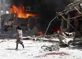 Redazione, In tutta la campagna mediatica di disinformazione sulla guerra in Siria, la guerra al Califfato, ai terroristi dell’Isis, ai tagliatori di gola con la barba, il Tg3 di lunedì sera si lascia sfuggire qualcosa. Monta un servizio con immagini di guerra terribili, sconvolgenti che ci rimarranno a lungo nella memoria, la scena è quella dei risultati di un bombardamento, uno soltanto dei 30-40 che l’aviazione russa, agli ordini dell’emulo di Adolf Hitler, Vladimir Putin, e dei suoi generali nazisti, lancia quotidianamente sulla Siria. Data la forza delle immagini, vi riproponiamo il servizio che contiene quanto chiunque sano di […]