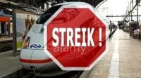 Redazione, oggi i ferrovieri tedeschi riprendono lo sciopero, sempre con il sindacato di categoria GDL. A maggio di quest’anno un imponente sciopero aveva paralizzato la circolazione dei treni nell’intera Germania. La rottura delle trattative con Deutsche Bahn, il vettore nazionale ferroviario, ha portato i macchinisti a decidere di fermarsi da oggi fino a sabato prossimo. Negli ultimi 3 mesi GDL ha messo in campo 7 scioperi, questo è l’ottavo e sicuramente il più pesante da maggio ad oggi. La cronaca dello sciopero di maggio è stata ampiamente pubblicata sul nostro telematico, seguono i collegamenti agli articoli. Facciamo particolare attenzione […]