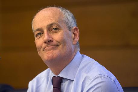 Redazione, Dopo l’inquadramento del latte marchio “granarolo” nei servizi pubblici essenziali in occasione degli scioperi degli operai SI COBAS del 2013-2014. Dopo il parere della Commissione di Garanzia del governo che considera in sostanza “servizio publico essenziale” la logistica dell’Interporto di Bologna, in risposta all’indizione dello sciopero nazionale di settore di SI COBAS e ADL COBAS. Dopo la precettazione da parte del prefetto di Milano, Francesco Paolo Tronca, per lo sciopero indetto in Trenord l’8 e 9 dicembre a causa dei “grandi eventi turistici” (sic) “obej obej” e “artigiano in fiera”. Un nuovo episodio che chiarifica ulteriormente la strada […]