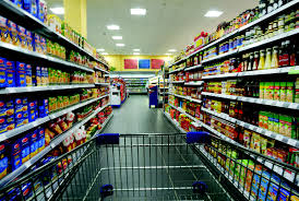 Redazione allego una testimonianza di un operaio della grande distribuzione, da Contropiano. http://www.contropiano.org/lavoro-conflitto/item/34355-l-inferno-della-grande-distribuzione-una-testimonianza Sono un lavoratore come tanti. Anzi, un ex lavoratore, visto che il mio contratto è scaduto a luglio. Per diverso tempo ho lavorato per una Cooperativa della Grande Distribuzione Organizzata. Per i non addetti, ero uno di quei lavoratori che spesso ignorate quando andate a fare la spesa al supermercato, o ai quali vi rivolgete solo se manca qualcosa o per lamentarvi.Il lavoro era impegnativo (grazie a Monti si lavora anche domeniche e festivi) ma tutto era fatto secondo le regole: gli straordinari venivano pagati, le […]