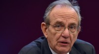 Redazione di Operai Contro, Padoan l’affamatore di operai e pensionati non parla più di ripresa. Le fabbriche continuano a chiudere e i pensionati a fare la fame. Padoan esaltava la capacità  di risparmio dei poveri cristi. Li ha inculati senza pieta.  Ora cinguetta con il suo boss Renzi: “Stiamo studiando delle misure di tipo umanitario che vanno incontro alle necessità delle fasce più deboli di risparmiatori coinvolti in queste operazione di risoluzione (cioè il salvataggio, ndr), E’ meglio che i piccoli risparmiatori mettano le mani sul culo Le banche in fallimento,  il padre della ministra Boschi possono continuare a […]