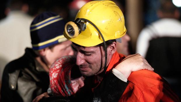 Quartiere Soma di Manisa di 301 minatori faciayl circa 8 detenuti hanno perso la vita 46 imputati hanno ascoltato Cuneyt Sualp come vittime della audizione di oggi del caso, "Io sono disoccupato da due anni. Sto guardando due bambini a. Preso in prestito soldi qui, sono venuto a l'udienza. Questo è il motivo per cui lamentarsi Mi fermo in corso ", ha è stato segnato. Nelle parole della sala aveva espresso rammarico che Sualp anche dal capoturno che la band si fermò per un minatore, mi ha detto che aveva visto nei suoi occhi che è stato picchiato. Il […]