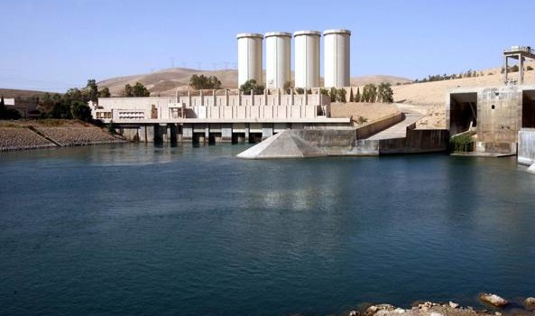 Redazione di Operai Contro, Renzi invia in Iraq altri 450 soldati. I bombardamenti USA hanno danneggiato la diga che potrebbe crollare La ditta Trevi di Cesena ha vinto l’appalto per la sistemazione della diga di Mosul La Trevi, fondata in Emilia nel 1957, è attiva in oltre 80 Paesi con 30 filiali.La Capogruppo è Trevi Finanziaria, quotata a Milano dal luglio del 1999, che ha chiuso il 2014 con ricavi per 1,25 miliardi di euro ed un utile netto di 24,4 milioni. Nei primi nove mesi del 2015, i ricavi sono stati pari a 956 milioni, per una perdita […]