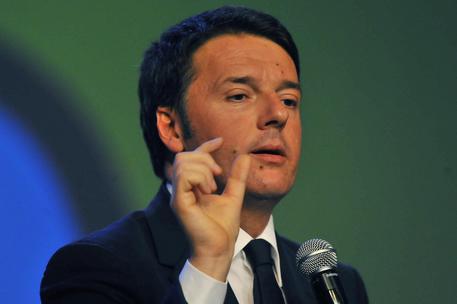 Redazione di Operai Contro, Renzi ha chiuso la Leopolda. Meno male la puzza di merda dei servi dei padroni stava appestando tutta l’Italia. Ma facciamoci forza e cerchiamo di esaminare ciò che ha detto il giovane servo dei padroni italiani – Renzi ha affermato che  “L’elezione di Sergio Mattarella alla presidenza della Repubblica è stato un nuovo inizio per l’Italia”. Solo un giovane servo dei padroni, segretario del Pd, può affermare che l’elezione di un vecchio democristiano a presidente della repubblica sia un nuovo inizio – Renzi ha affermato ” abbiamo rovesciato il sistema politico più gerontocratico d’Europa partendo […]