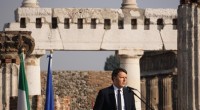 Redazione di Operai Contro, neanche Mussolini tagliava tanti nastri, come quelli tagliati da Renzi. Inaugura l’Expo 2015, inaugura la variante di valico, inaugura le stanze di Pompei Ironicamente qualcuno lo ha invitato a inaugurare il bar che stanno aprendo sotto casa. Renzi deve dimostrare che grazie a lui va tutto bene Mussolini finì  a testa in giu a piazzale Loreto Un vostro lettore  