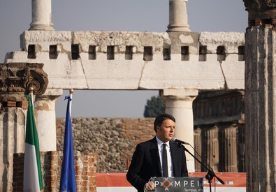 Redazione di Operai Contro, neanche Mussolini tagliava tanti nastri, come quelli tagliati da Renzi. Inaugura l’Expo 2015, inaugura la variante di valico, inaugura le stanze di Pompei Ironicamente qualcuno lo ha invitato a inaugurare il bar che stanno aprendo sotto casa. Renzi deve dimostrare che grazie a lui va tutto bene Mussolini finì  a testa in giu a piazzale Loreto Un vostro lettore  