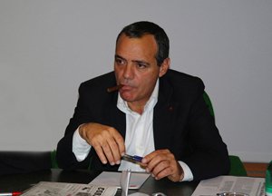 Redazione, Sono stati “dimissionati”dalla Camusso Franco Tavella, segretario generale regionale e Federico Libertino, numero uno della Camera del lavoro metropolitana di Napoli. I due diretti interessati hanno fatto intravvedere motivi di tipo politico dietro alla decisione della Camusso che loro hanno dovuto accettare con il cappio alla gola. Per un attimo qualcuno ha pensato che dietro le quinte qualcosa si muovesse nella CGIL. Che una parte di questo sindacato, che con la sua politica “concertativa” è uno dei massimi responsabili della situazione completamente subalterna degli operai e del lavoro dipendente in generale rispetto ai padroni e ai loro servitori […]