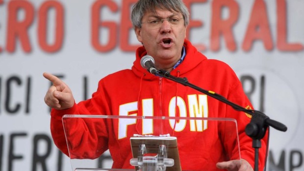 La redazione ritiene molto importante questo contributo e ha deciso di ripubblicarlo Redazione di Operai Contro, I funzionari sindacali a tutti gli effetti sono sempre più una banda organizzata al servizio dei padroni e le differenze, tra la borghesia sindacale che costituisce l’organizzazione del sindacato e gli operai di fabbrica è sempre più marcata. Questa burocrazia sindacale disconosce gli scioperi proclamati dalle rsu o dalle rsa (esempio come alla Fiat di Termoli), firma accordi sulla cassa integrazione diminuendo così il salario reale degli operai e lo stipendio degli impiegati, si accorda sulla chiusura di intere fabbriche lasciando per strada […]