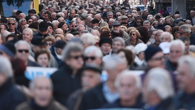 Redazione di Operai Contro, in Grecia le proteste crescono Un lettore dal http://www.theguardian.com/world/2016/jan/21/we-will-come-to-athens-and-burn-them-political-protest-returns-to-greece
