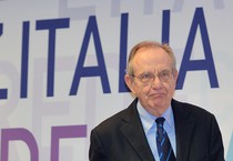 Redazione, è necessario essere degli imbroglioni con un grande pelo sullo stomaco per essere Padoan. Padoan è un ignorante che ha sempre fatto soldi speculando sulla paura dei poveri cristi. Padoan afferma sbavando che mentre la crescita dell’economia nel mondo rallenta, grazie al gangster Renzi e all’imbroglione Padoan in Italia la crescita accelera. I leccaculo della stampa e della TV ripetono le parole dell’imbroglione come una verità ultraterrena. Fino a quando dovremo sopportare? Quando ogni parola del mostro ci romperà i coglioni? Non c’è che da aspettare. Un lettore Dall’ANSA Mentre la crescita globale è in rallentamento e fa […]