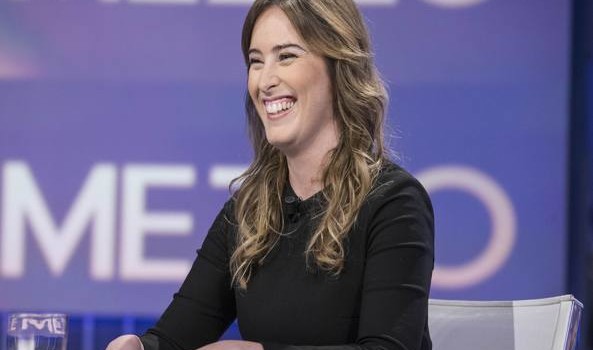 Redazione di Operai Contro, la magistratura dello stato borghese lavora con metodo La Banca d’Italia ha lavorato con metodo Il governo ha lavorato con metodo Avete mai visto un operaio licenziato dal padrone che resta al suo posto di lavoro finchè non si conclude il processo? Avete mai visto, i figli di un povero cristo invitato alla 7 per affermare che il padre è un uomo onesto? Avete mai visto un padrone condannato per la strage di operai? La Banca d’Italia ha denunciato i presidenti e vice presidenti della Banca Etruria? Nel capitalismo il mninistro Boschi può andare tranquillamente […]