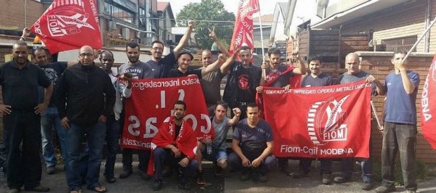 dal fatto quotidiano In pochi giorni è stato portato via tutto: i macchinari, i materiali da lavorazione, le merci già pronte alla consegna. Restano solo i 38 operai della Carpigiana Service, cooperativa metalmeccanica di Carpi, che, rientrati dalle ferie natalizie, si sono scoperti sospesi dal proprio posto di lavoro. “Siamo rimasti basiti”, racconta Paolo Brini della Fiom Cgil. “Il 4 gennaio i dipendenti della cooperativa sono tornati in azienda per riprendere il proprio lavoro, ma all’arrivo hanno trovato un cordone di carabinieri a presidiare i cancelli sbarrati. Dentro il capannone non c’era più nulla, erano rimasti solo i bancali da […]