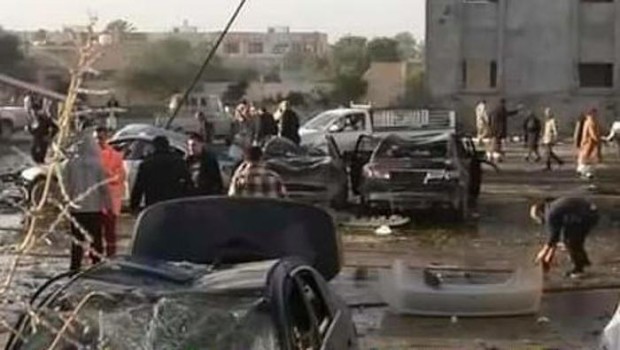 Redazione di Operai Contro, la guerra in Libia si estende. I droni americani da tempo bombardano. Operano al servizio dei padroni migliaia di mercenari. L’ENI e le altre compagnie petrolifere hanno assoldato in proprio mercenari, ma non riescono a bloccare l’ISIS. Renzi è pronto per la riconquista della colonia. un lettore dalla Stampa giordano stabile inviato manama (bahrein) Dopo giorni di battaglia nell’Est della Libia intorno agli impianti petroliferi, l’Isis ha attaccato anche a ovest, a Zlitan, vicino a Misurata. Una terrificante esplosione ha devastato un campo di addestramento della polizia del governo di Tripoli. Fonti locali parlano di […]