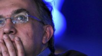 Redazione di Operai Contro, Marchionne è un truffatore oltre che uno sfruttatore I dati delle vendite FCA sono gonfiati e falsi Marchionne il truffatore è in buona compagnia con il gangster Matteo Renzi e il mostro Padoan. I capitalisti non solo sfruttano gli operai, ma truffano anche i loro soci. I sindacalisti ricevono molti euro da Marchionne per aiutarlo a sfruttare gli operai Un operaio della FCA di Melfi Dal Fattoquotidiano Due concessionari Fiat Chrysler, parte del gruppo Napleton di Chicago, hanno citato in tribunale FCA accusando l’azienda di aver offerto ingenti somme di denaro ai venditori che accettavano […]