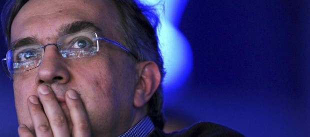 Redazione di Operai Contro, Marchionne è un truffatore oltre che uno sfruttatore I dati delle vendite FCA sono gonfiati e falsi Marchionne il truffatore è in buona compagnia con il gangster Matteo Renzi e il mostro Padoan. I capitalisti non solo sfruttano gli operai, ma truffano anche i loro soci. I sindacalisti ricevono molti euro da Marchionne per aiutarlo a sfruttare gli operai Un operaio della FCA di Melfi Dal Fattoquotidiano Due concessionari Fiat Chrysler, parte del gruppo Napleton di Chicago, hanno citato in tribunale FCA accusando l’azienda di aver offerto ingenti somme di denaro ai venditori che accettavano […]