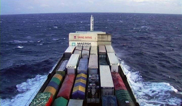 (ANSA) – SAVONA, 2 GEN – Ventidue marittimi di varie nazionalità sono bloccati dal giorno di Natale nel porto di Savona. Sono imbarcati sulla nave “Moondy Bay”, un mercantile battente bandiera delle Bahamas. Sono ‘sequestrati’ per i debiti dell’armatore, un greco. La storia è raccontata dai quotidiani locali. Il “Moondy Bay” è un general cargo di 11 mila tonnellate di stazza, 148 metri di lunghezza, ed è attraccato alla banchina davanti ai silos della Colacem. Non può lasciare Savona per due provvedimenti: uno della Capitaneria di porto per motivi di sicurezza della navigazione in quanto da un controllo a […]