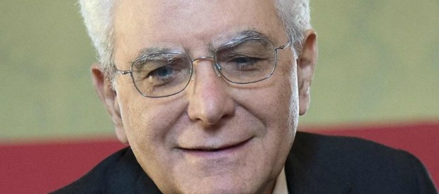  Redazione di Operai Contro, i dibattiti televisivi e i giornali riportano lo scontro tra Mattarella e l’accoppiata M5S-Lega. I lecchini del capitale industriale e finanziario si incazzano e urlano che Mattarella è il garante della Costituzione Garante  che la borghesia italiana abbia il controllo del governo, indipendentemente dai partiti che vanno al governo. I padroni insistono sulla validità della democrazia elettorale. La prima volta che in Italia i partiti della piccola borghesia realizzano una maggioranza parlamentare, interviene il garante Non basta che Berlusconi abbia dato via libera a Salvini M5S- Lega devono impegnarsi ad avere i ministri che vuole […]