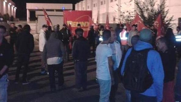 Redazione Operai Contro, Redazione Vi invio un interessante articolo del giornale di Brescia on line che racconta la vicenda della lotta dei 44 operai licenziati dalla Cooperativa Associati perché protestavano per ottenere dei loro diritti che i padroni non gli concedevano. La tenacia e la caparbietà nel ribellarsi e la resistenza dimostrata con un picchetto totale dell’ingresso del magazzino generale bloccando il movimento delle merci, ha fatto si che venissero reintegrati tutti i 44 operai al loro posto di lavoro non tralasciando la vertenza per la rivendicazione della richiesta dei loro diritti. L’unità e la volontà dei 44 operai […]