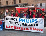 dal Corriere BOLOGNA – La Philips aggira il blocco dei tir messo in atto da operai e sindacati nello stabilimento Saeco di Gaggio Montano, in provincia di Bologna, dove è in corso da 48 giorni un presidio per protestare contro i 243 licenziamenti annunciati dall’azienda. E lo fa chiedendo ai fornitori di dirottare in Romania la spedizione dei componenti. In una nota, l’azienda fa infatti sapere di essere stata costretta «ad attivare le procedure per chiedere ai propri fornitori di indirizzare temporaneamente i componenti necessari alla produzione delle macchine automatiche della serie Intelia presso la fabbrica rumena di Orastie», […]