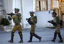 Redazione di operai Contro, la lotta di liberazione del popolo palestinese prosegue. Due soldati dell’esercito Israeliano sono stati uccisi. Un lettore