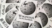 DA WIKIPEDIA Wikipedia è un’enciclopedia online, collaborativa e gratuita. Disponibile in oltre 280 lingue, affronta sia gli argomenti tipici delle enciclopedie tradizionali sia quelli presenti in almanacchi, dizionari geografici e pubblicazioni specialistiche. Wikipedia è liberamente modificabile: chiunque può contribuire alle voci esistenti o crearne di nuove. Ogni contenuto è pubblicato sotto licenza Creative Commons CC BY-SA e può pertanto essere copiato e riutilizzato adottando la medesima licenza. Wikipedia una rivoluzione del sapere relativamente giovane che in appena 15 anni è riuscita a mandare in pensione i pesanti tomi delle enciclopedie tradizionali. Spegne le candeline Wikipedia, lanciata il 15 gennaio 2001 […]
