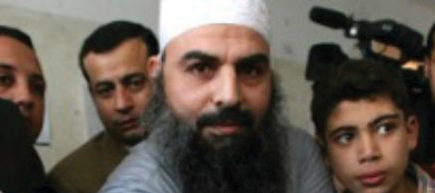 Dal fattoquotidiano In Italia i processi per il rapimento di Abu Omar, ex imam di Milano, si sono risolti con il non luogo a procedere per l’apposizione, di tutti i governi degli ultimi anni, del segreto di Stato nei confronti degli 007 del Sismi. E chi è stato condannato, ovvero gli agenti della Cia che lo prelevarono e dopo un passaggio in Germani lo consegnarono all’Egitto, non sconterà mai la pena: alcuni sono stati nel tempo graziati da Napolitano e Mattarella, per gli altri non è andata avanti la richiesta di mandato di arresto internazionale. Oggi la Corte europea […]