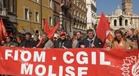 Redazione di Operai Contro, La Rsa dello stabilimento FCA di Termoli, de “il sindacato è un’altra cosa” in Fiom-Cgil.pubblica su http://www.moliseweb.it/ un bilancio degli scioperi degli operai alla FIAT di termoli contro le richieste di lavoro straordinario della FIAT. Una cosa è la lotta degli operai di Termoli, altra cosa è il cappello di stupidaggini dei sindacalisti de ” il sindacato è un’altra cosa”. I sindacalisti affermano : “È altrettanto inammissibile che, anche di fronte ad una così evidente manifestazione di esasperazione, la dirigenza aziendale rimanga ancora sorda, e ci tratti da pazzi visionari senza seguito e senza rappresentatività… […]