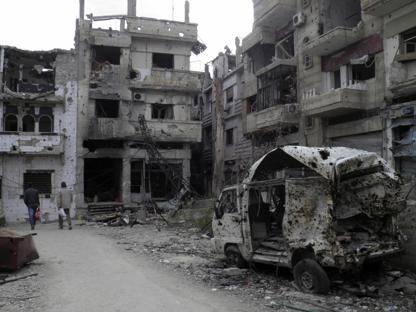 Redazione di Operai Contro, i bombardamenti dei padroni occidentali e dei padroni russi stanno trasformando la Siria nella valle della morte. I civili, donne, uomini e bambini, vengono massacrati per i giornalisti non è una strage, ma è la guerra contro l’ISIS Invito la redazione a ripubblicare lo scritto sull’opportunismo. E’ ora di finirla Un operaio di Torino Cronaca dal Corriere La Siria praticamente non esiste più. Cinque anni di guerra hanno distrutto il Paese. Le infrastrutture sono state cancellate dai bombardamenti che hanno portato alla morte di 470mila persone, quasi il doppio dell’ultima cifra diffusa dalle Nazioni Unite […]